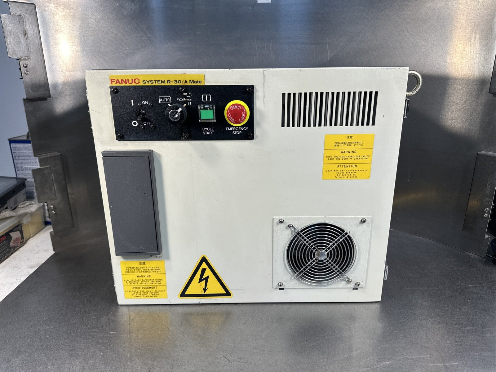 R-30ia Controller A05B-2551-B160 (Fanuc 200ic Industrial Robot)      (BIN-1.6.5)