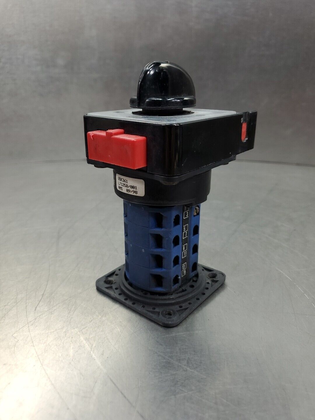 KRAUS & NAIMER CA20B ROTARY ON/OFF SWITCH, (USK361)                        4E-32