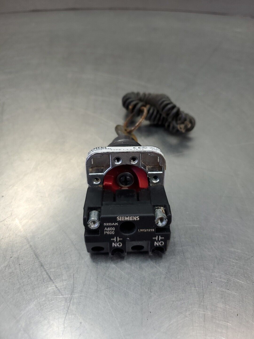 SIEMENS 52SC6AF Keyed Switch.                                              4D-40
