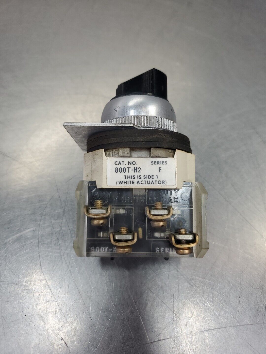 Allen Bradley 800T-H2 Ser F Momentary Selector Switch.                     4D-32