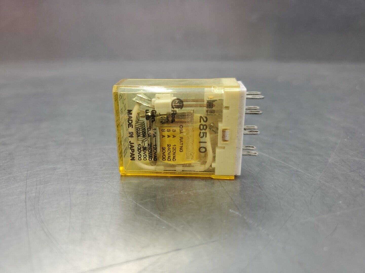 Idec RY2S-U 12V 8-PIN Relay.                                               4D-42