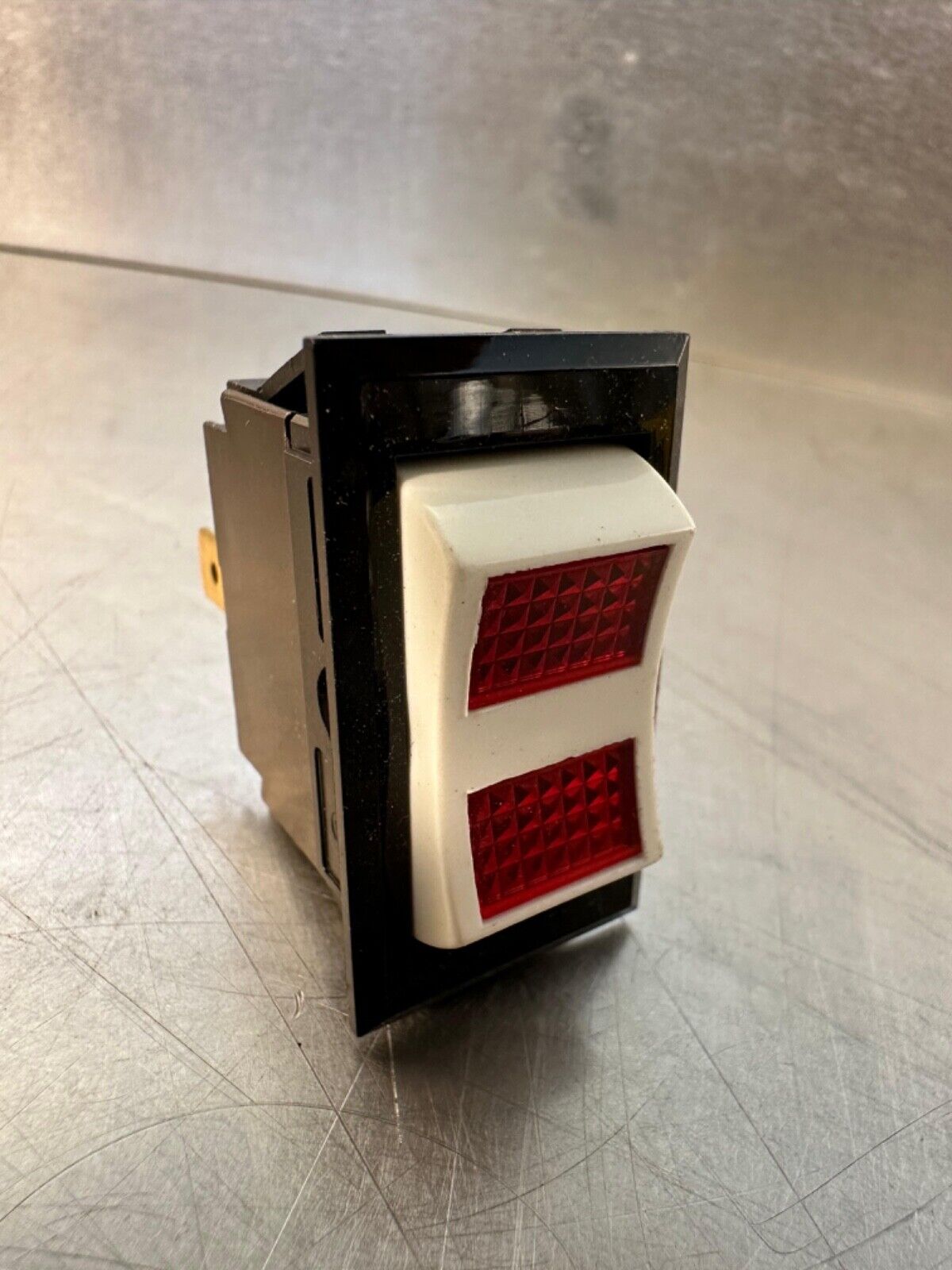 08512302 McGill switch Rocker 15A 125277 Vac 3/4 H.P (4C27