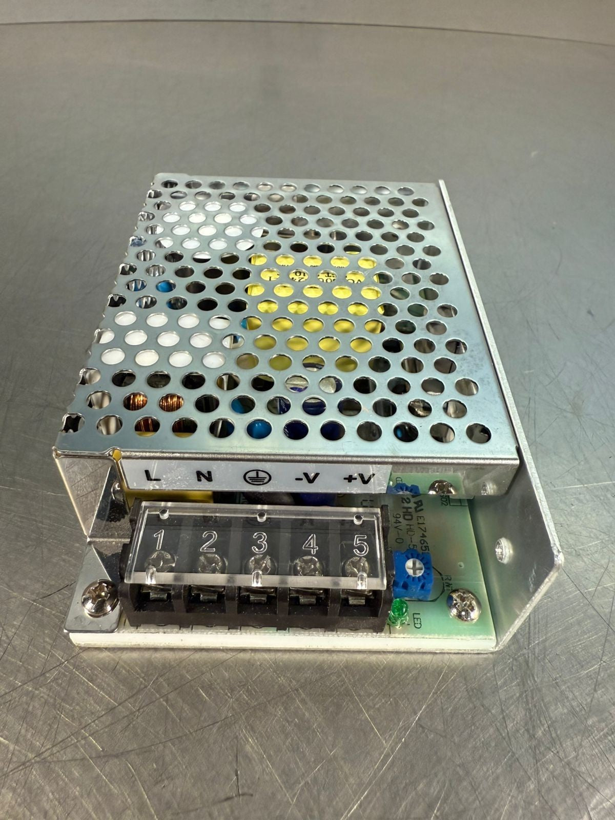 Xp  Power VCS50US24 Inp. 100-240V ~1.1A / Out 24V-2.1A             (2.4.4)