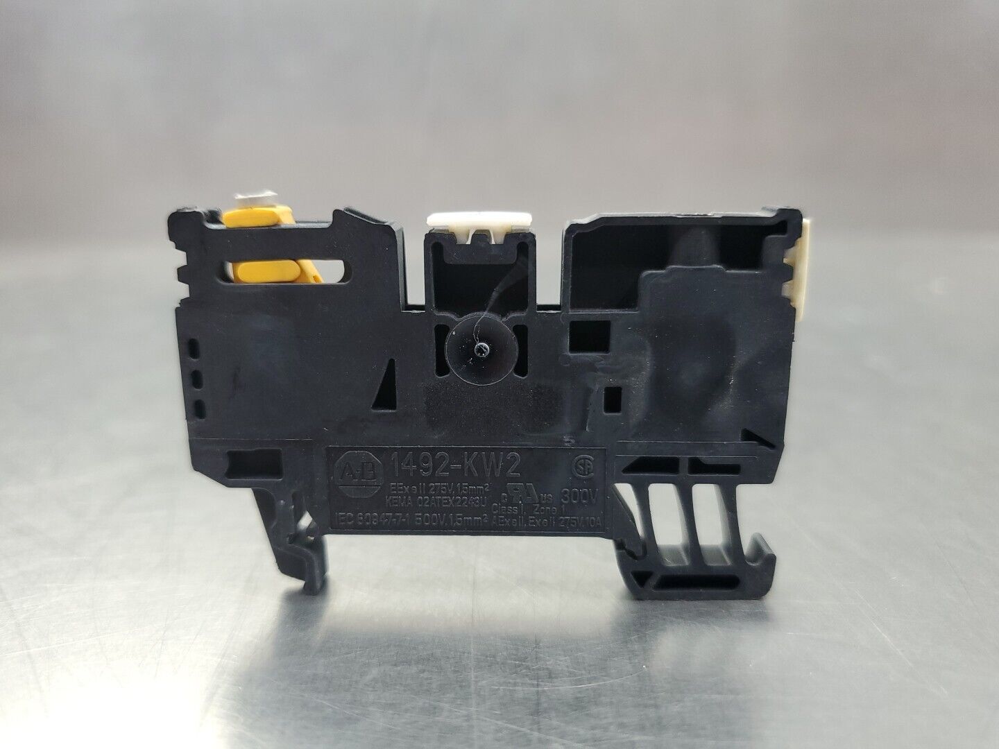 ALLEN BRADLEY 1492-KW2 300V Connector Module, Black.                       4B-43