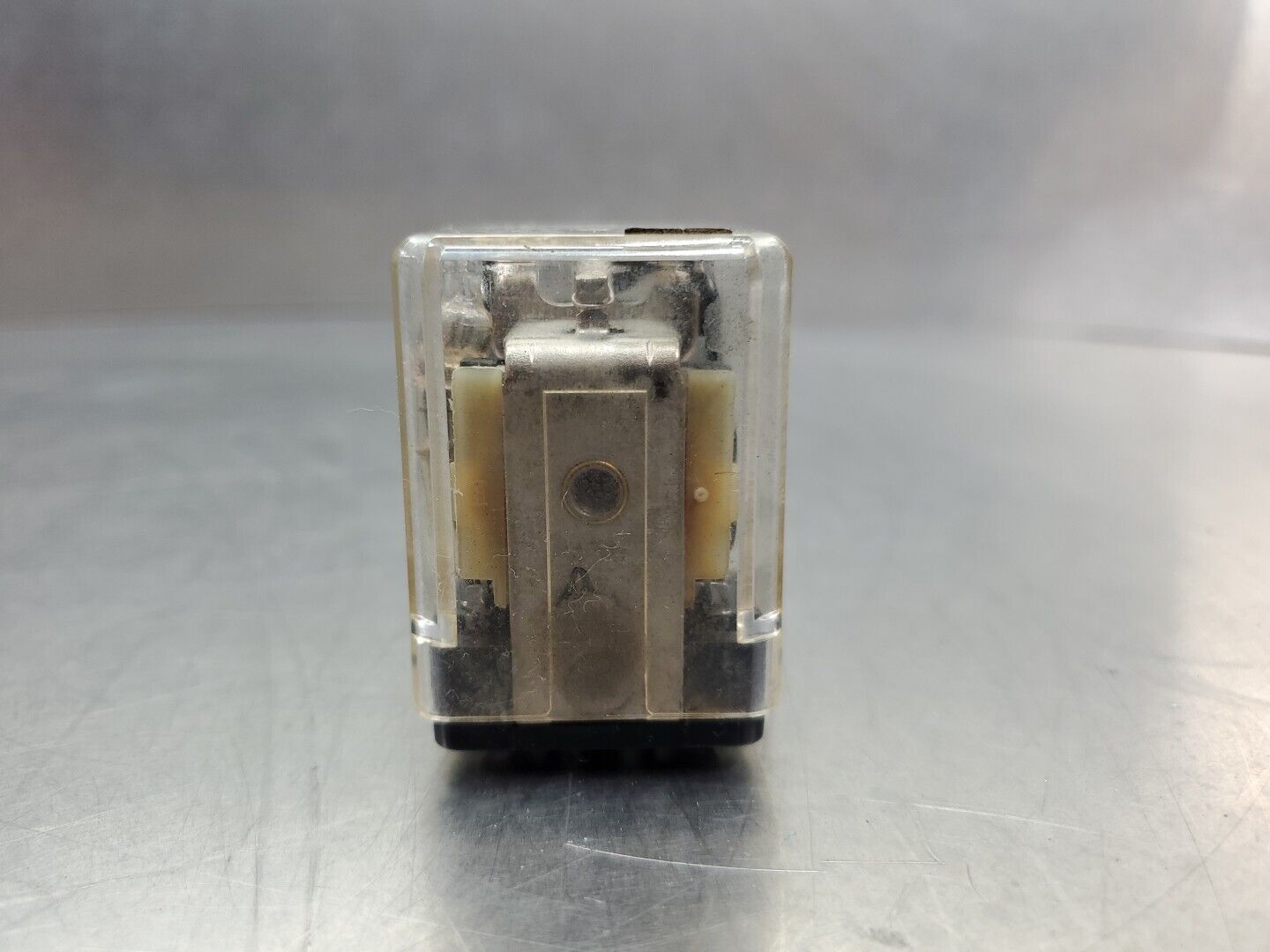 PEELLE 076245 (KUP-14A35F) 10A 120V Relay.                                 4D-26