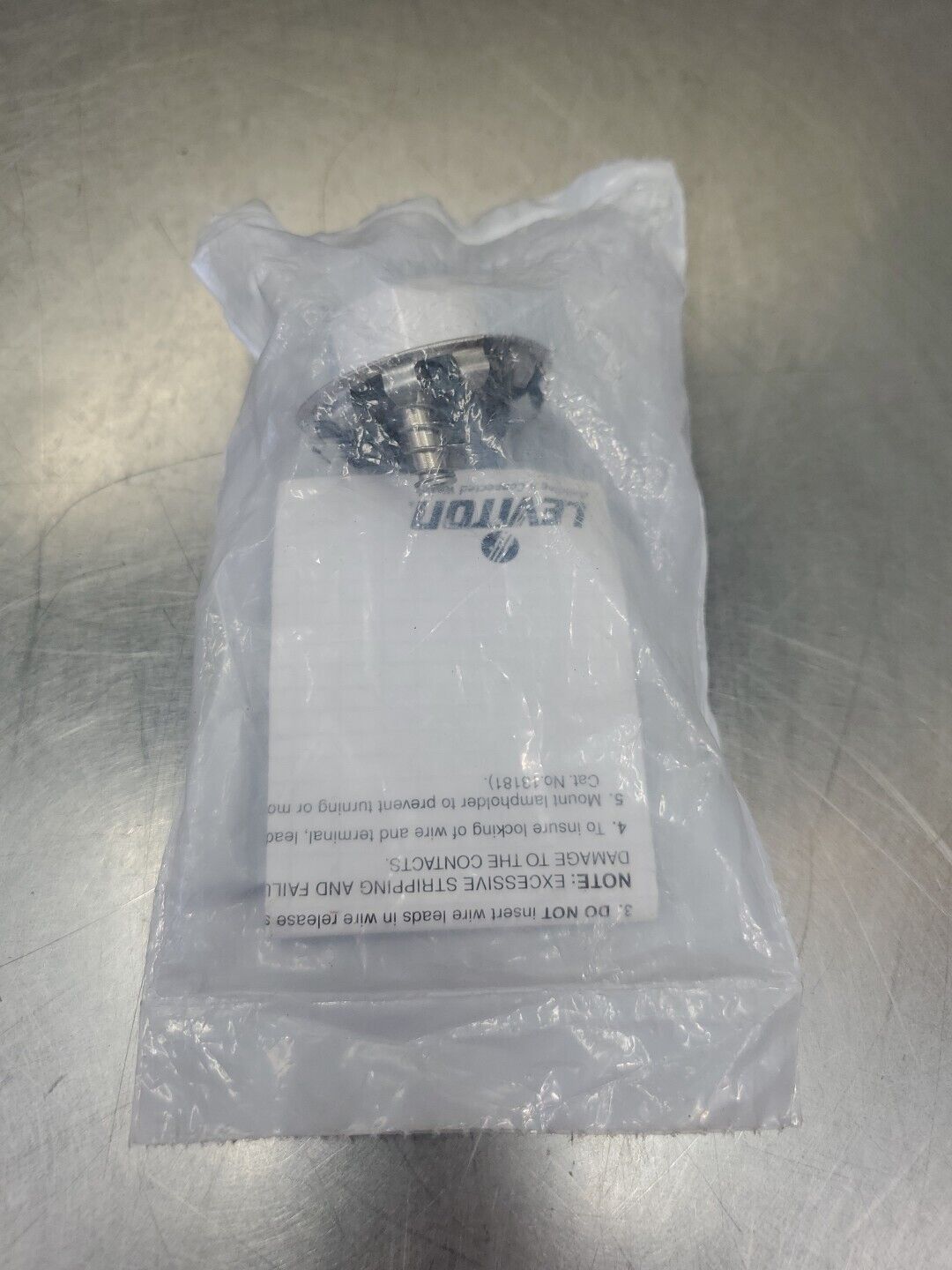 Leviton 4YA99 Lampholder Snap-In Module, 660W 600V.                        5E-29