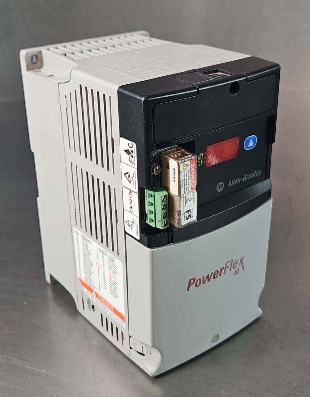 Allen Bradley 22D-D2P3N104 Serie A PowerFlex 40  0.75 KW (1 HP)         (BIN545)