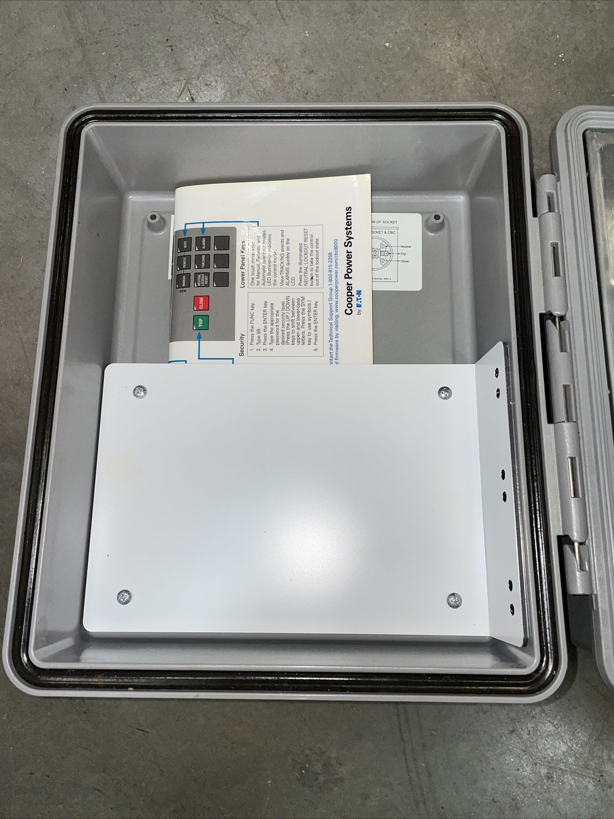 New Cooper Power Systems CBC-8000 Capacitor Bank Control                     @1A