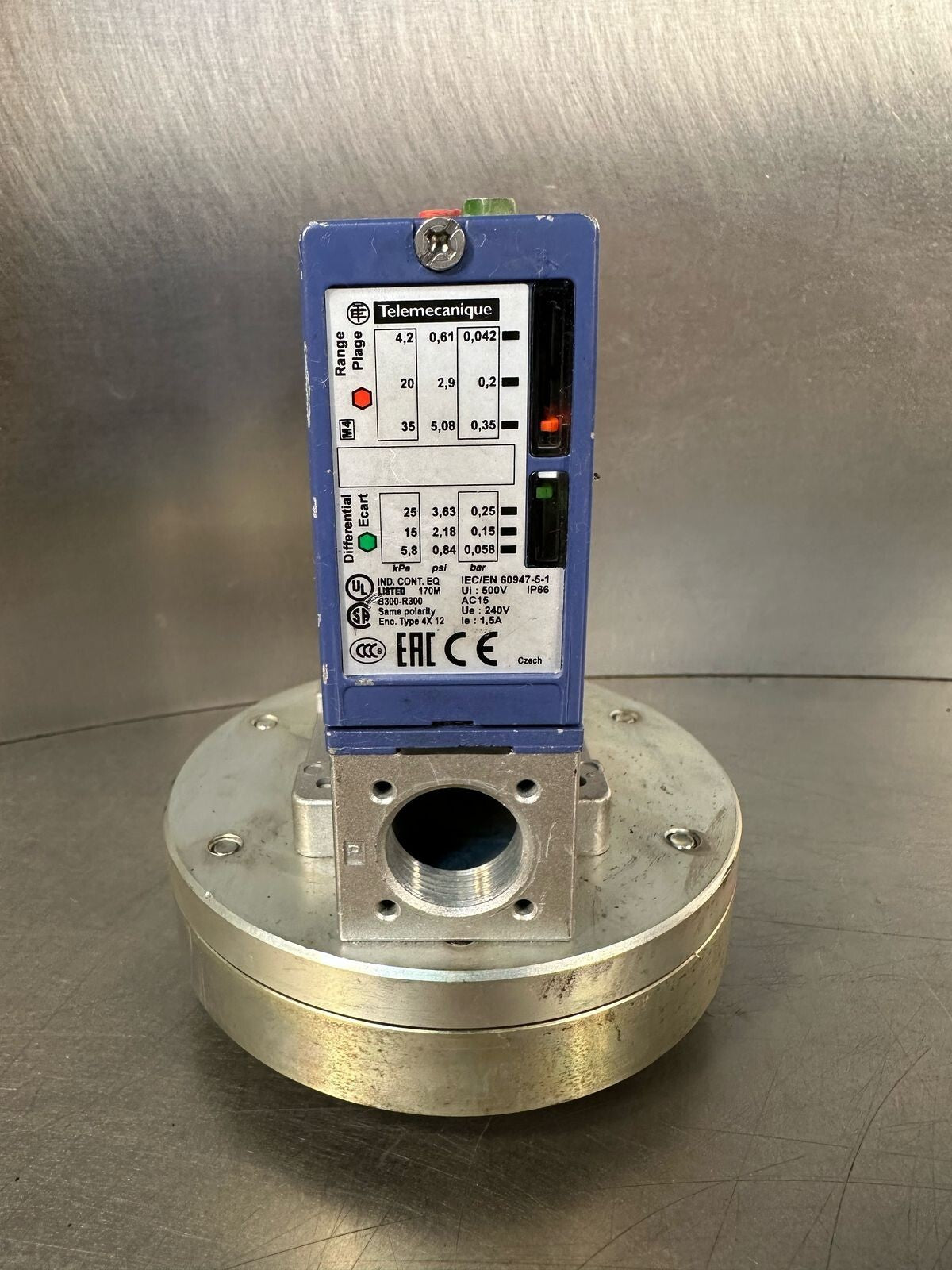 Telemecanique XMLBS35R2S11 PRESSURE SWITCH                          (3.5.1)