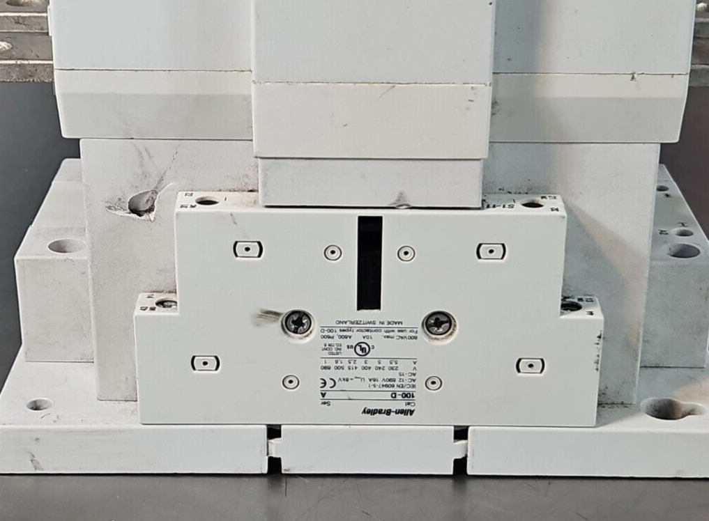 Allen Bradley 100-D300 Ser B Contactor                                  (BIN641)