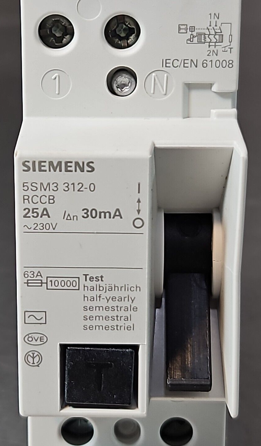 Siemens 5SM3 312-0  Circuit Breaker                                    (BIN423)