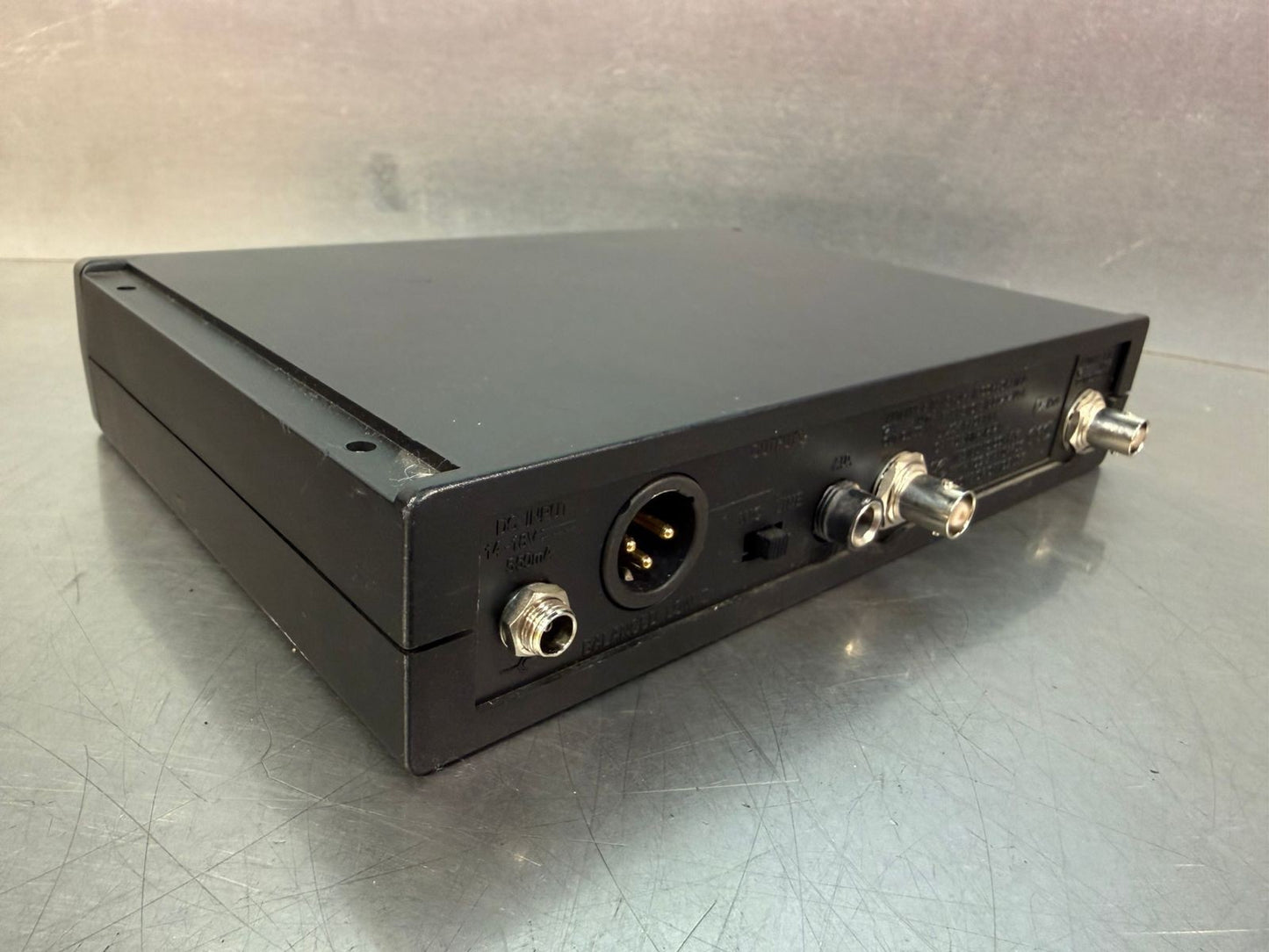 Shure ULXS4 Standard Diversity Receiver 662-698                    (3.3.2)
