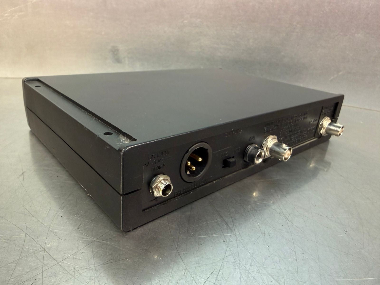 Shure ULXS4 Standard Diversity Receiver 662-698                    (3.3.2)