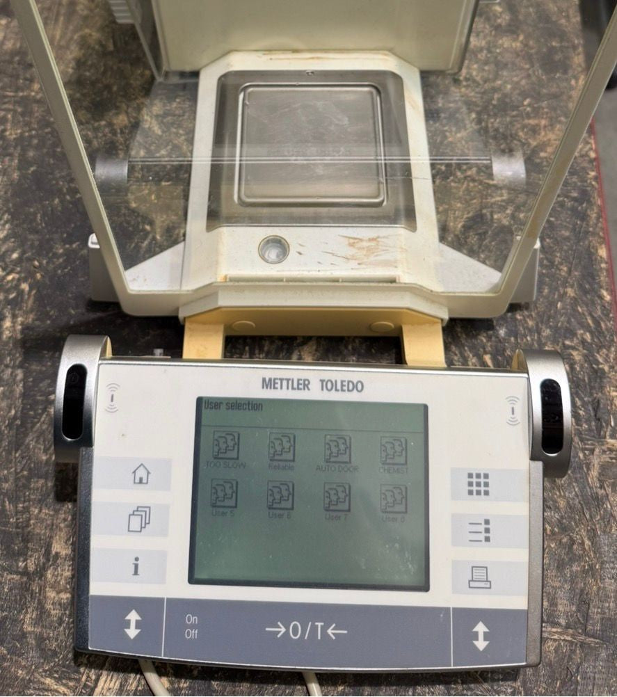 Mettler Toledo AX205  Max 220g d=0,01mg  12V-2,08A                (11.4.3)