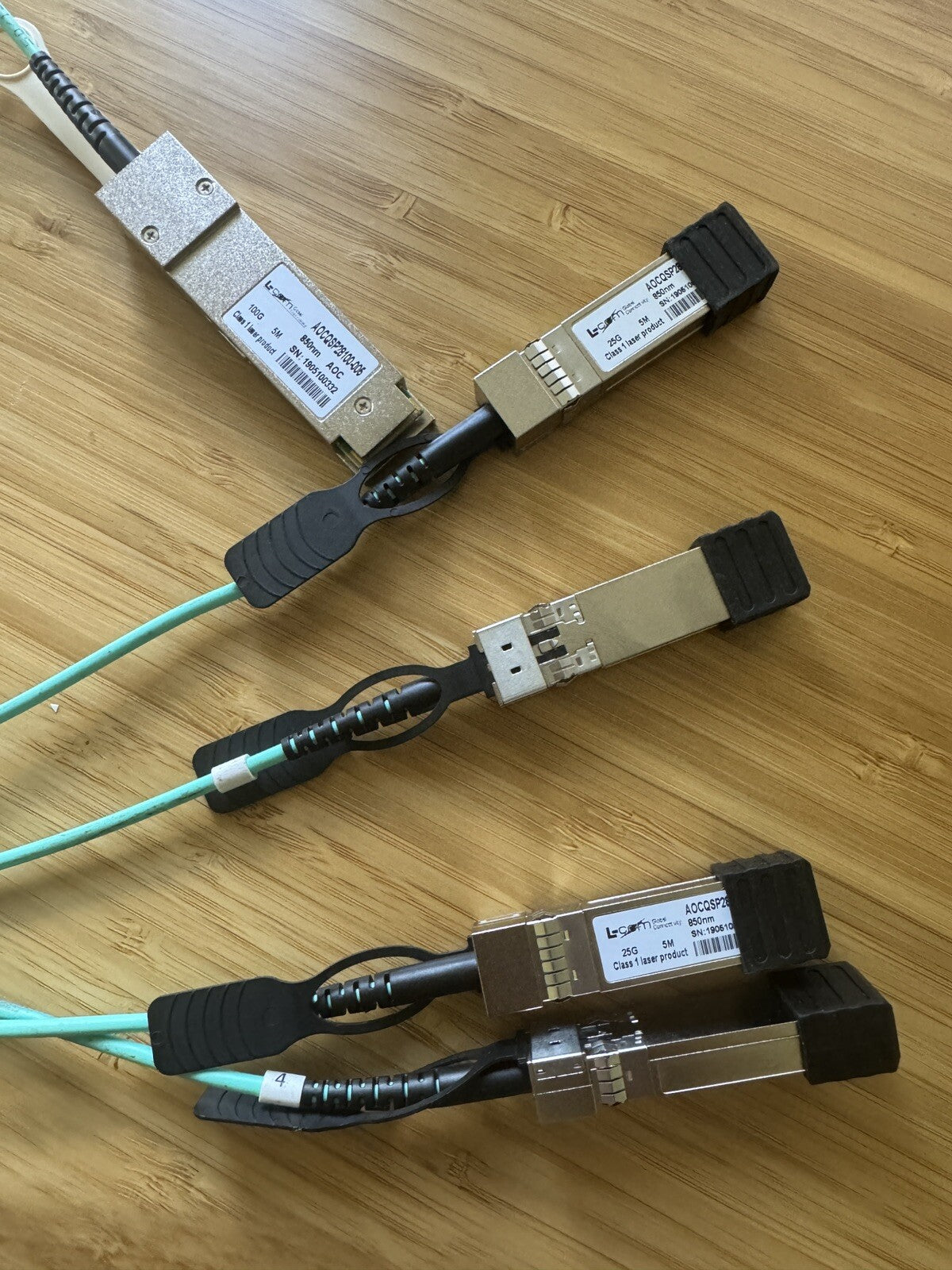 Active Optical Cable Breakout QSFP28 100Gbps to 4x28G SFP28/5M (BIN461)