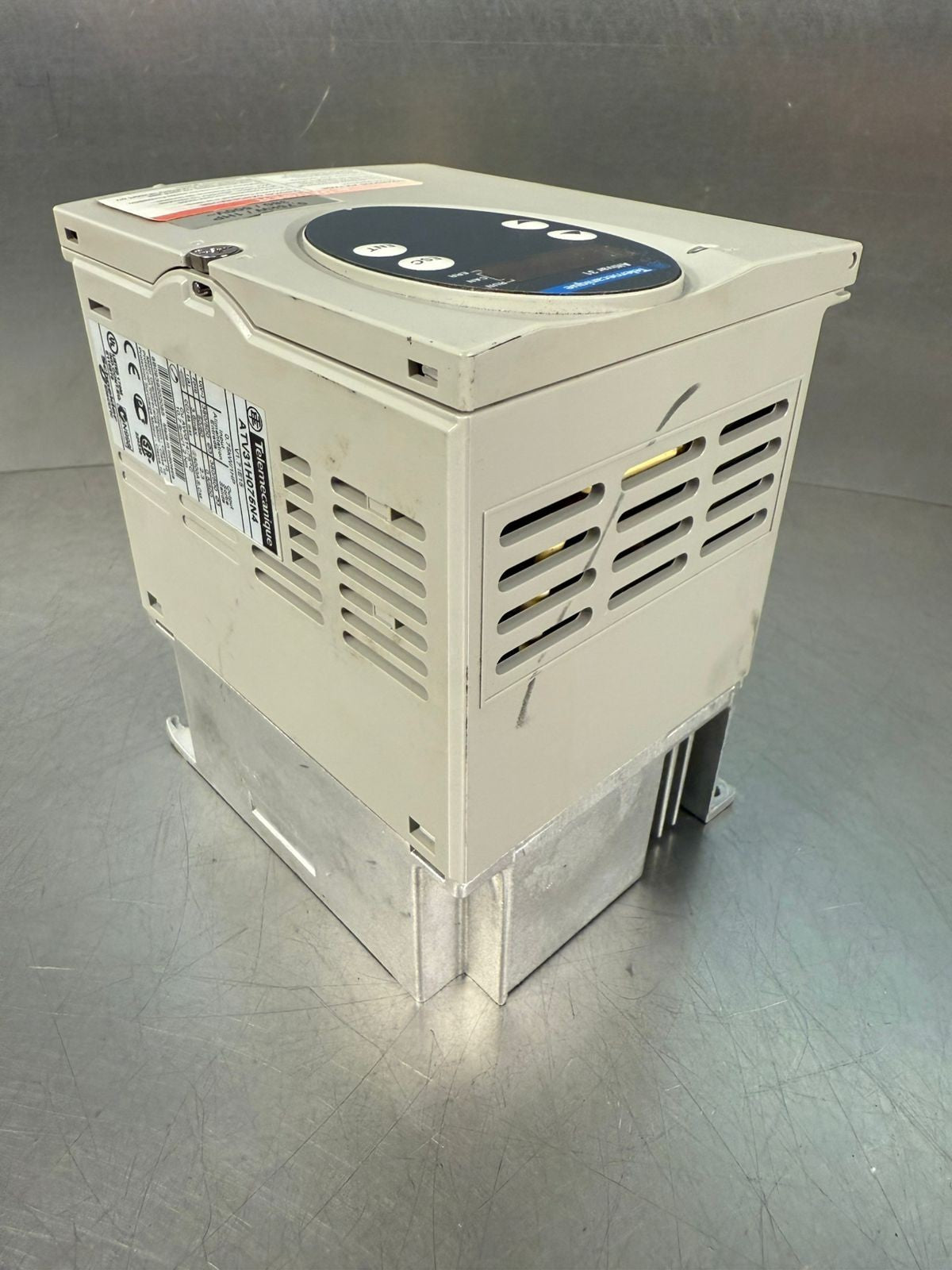 Telemecanique Altivar 31 ATV31H075N4 0,75kW/1HP                   (2.1.5)