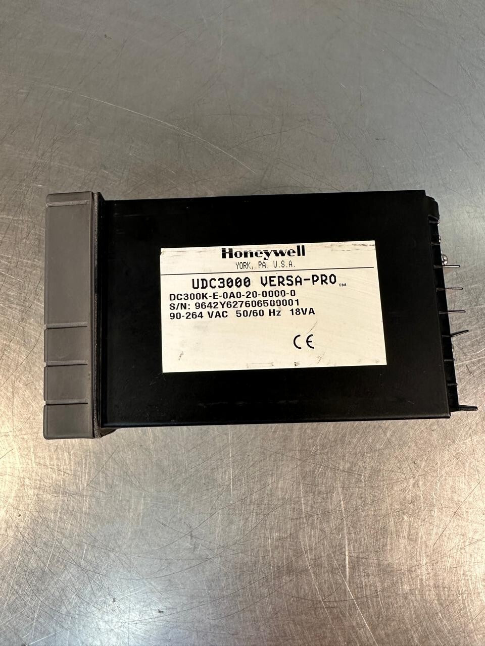 Honeywell UDC 3000 Versa-Pro Temp Controller DC300K-E-0A0-20-0000-0 (2.1.3)