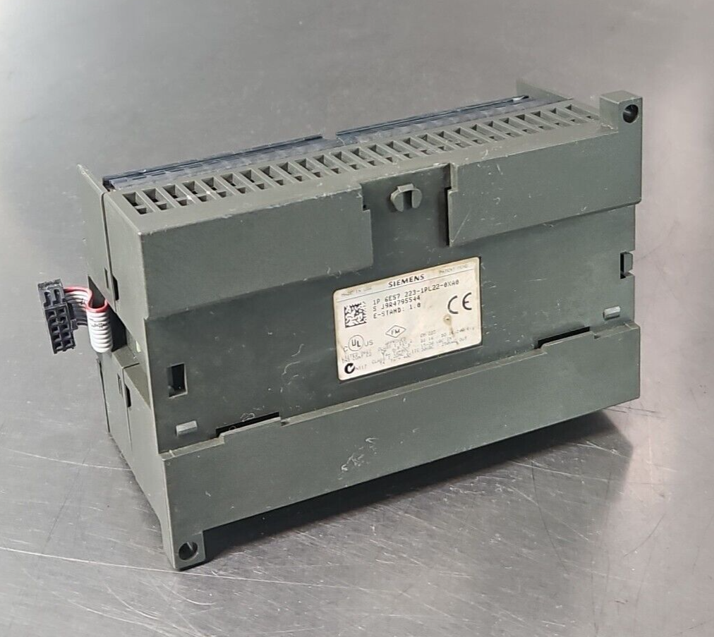 Siemens  6E57 223-1PL22-0XA0   PLC                                (BIN642)