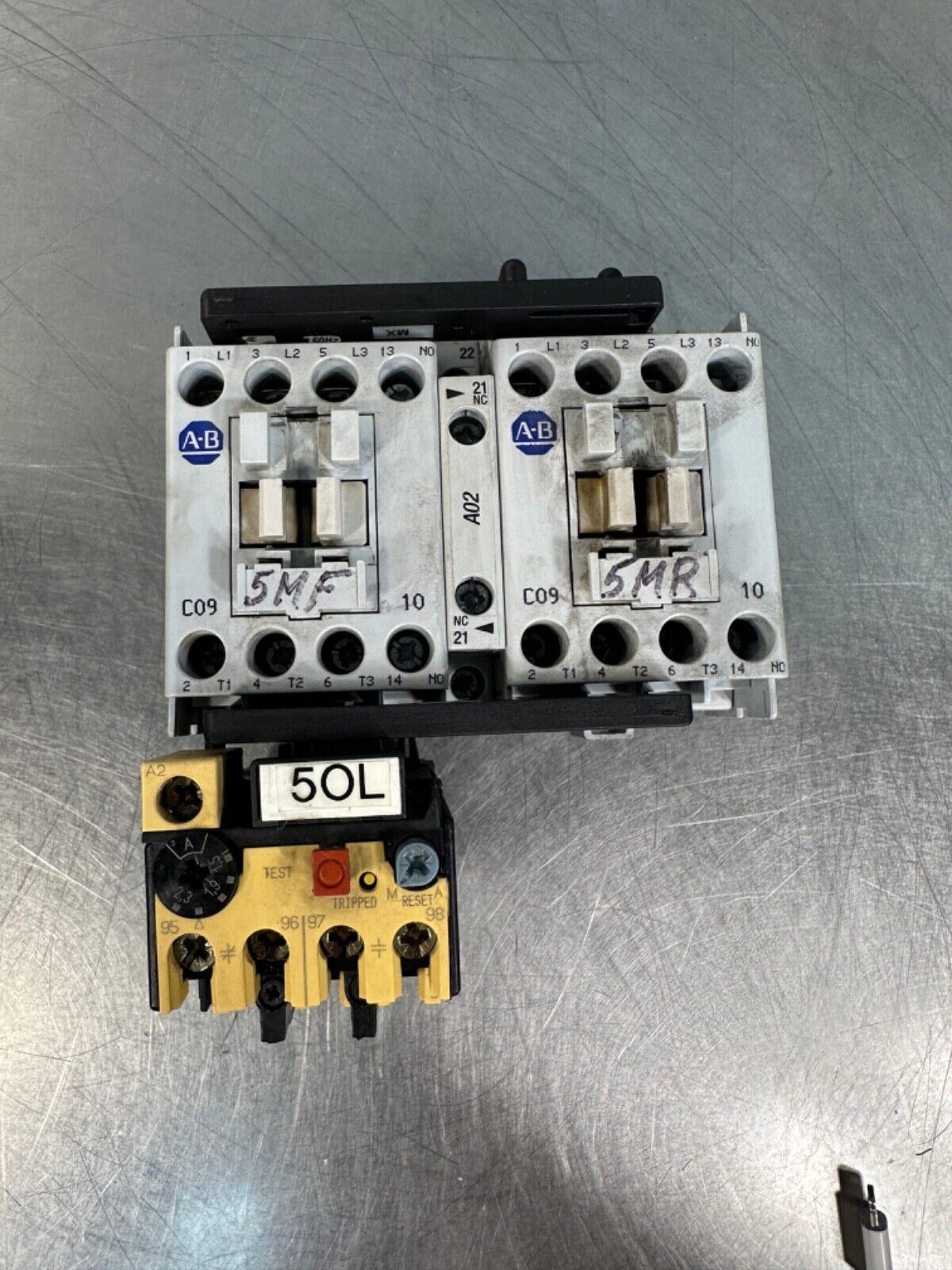 Allen Bradley 100-C09*10 w/ 104-C09D22 w/ 193-BSB-22 (4D-29)