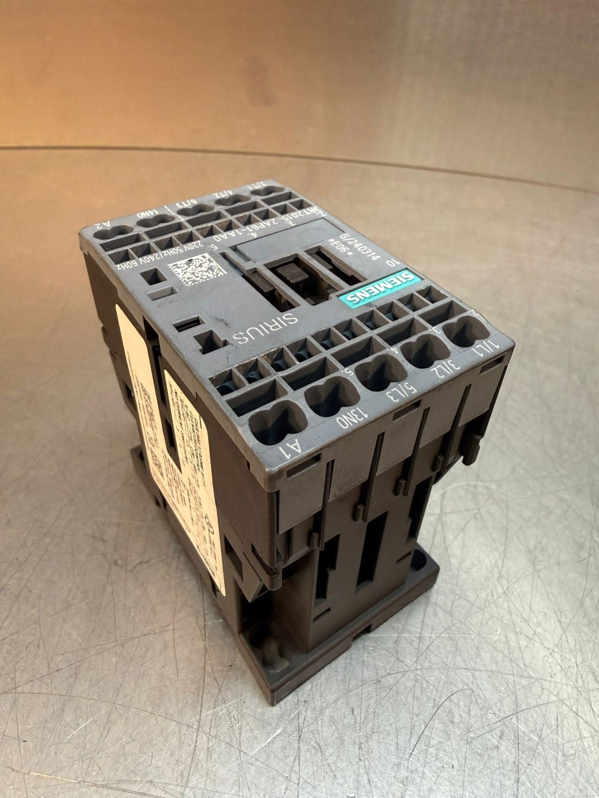 Siemens 3RT2015-2AP61-1AA0 Sirius 220V 50Hz/240V 60Hz              (3.1.3)