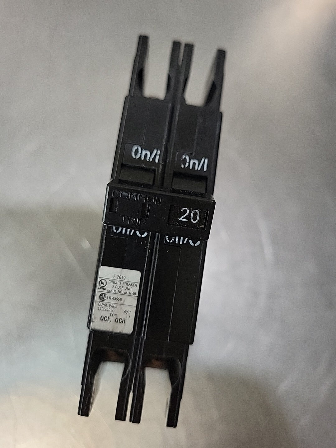 Eaton 7819 2 pole 20 amp breaker M1640 (BIN354)