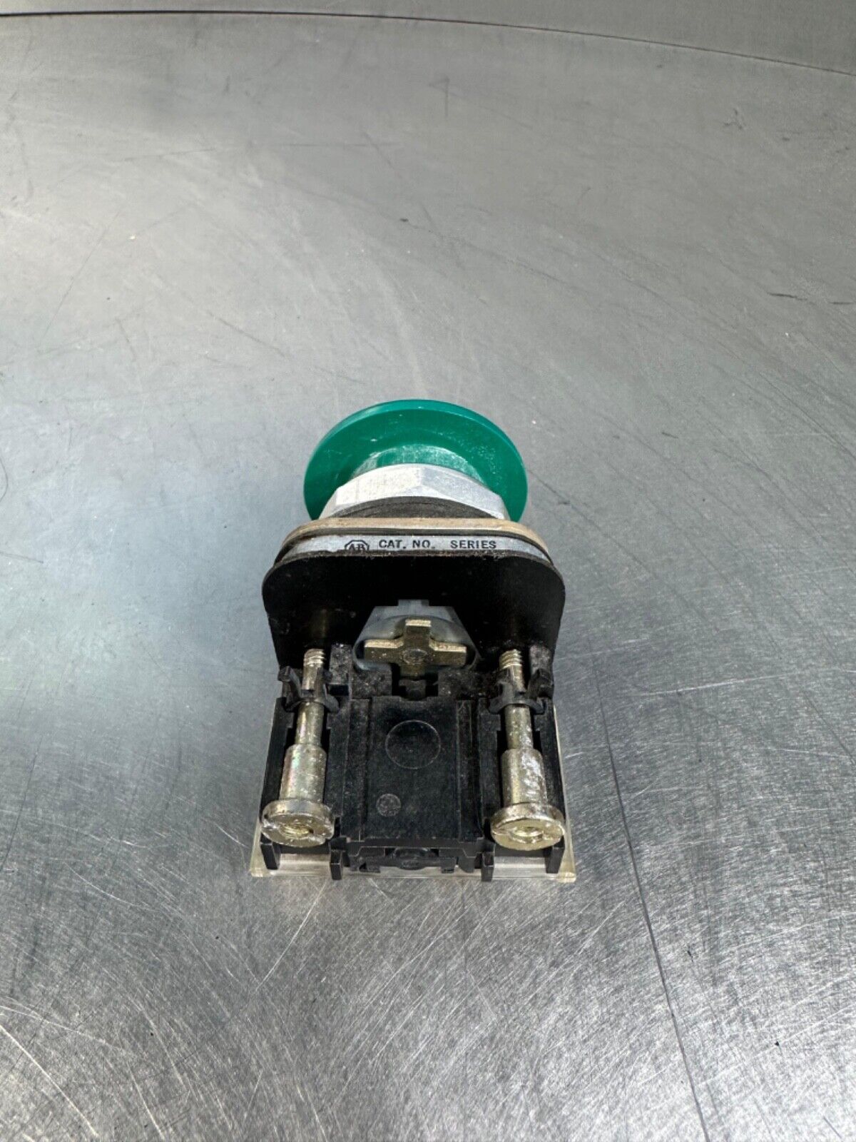 Allen Bradley 800T-D1 Ser. N  Greem Botom  (4c-39)