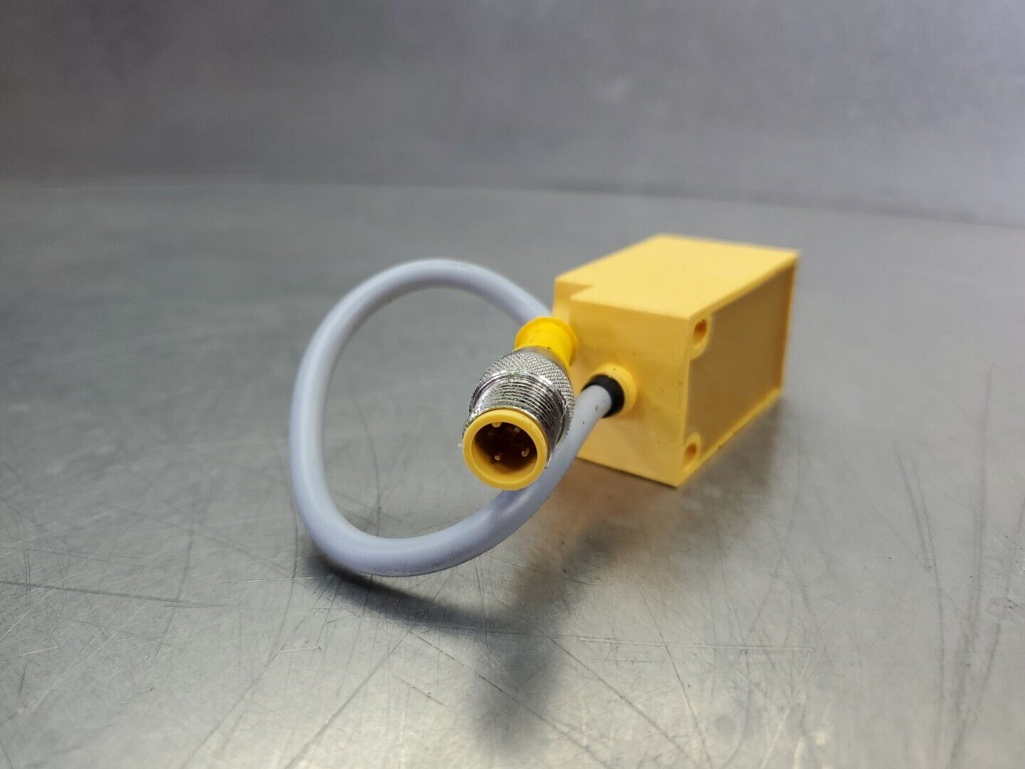 Turck Ni15-Q30-AP6X 10-30VDC 200m Inductive Sensor.                5E-16