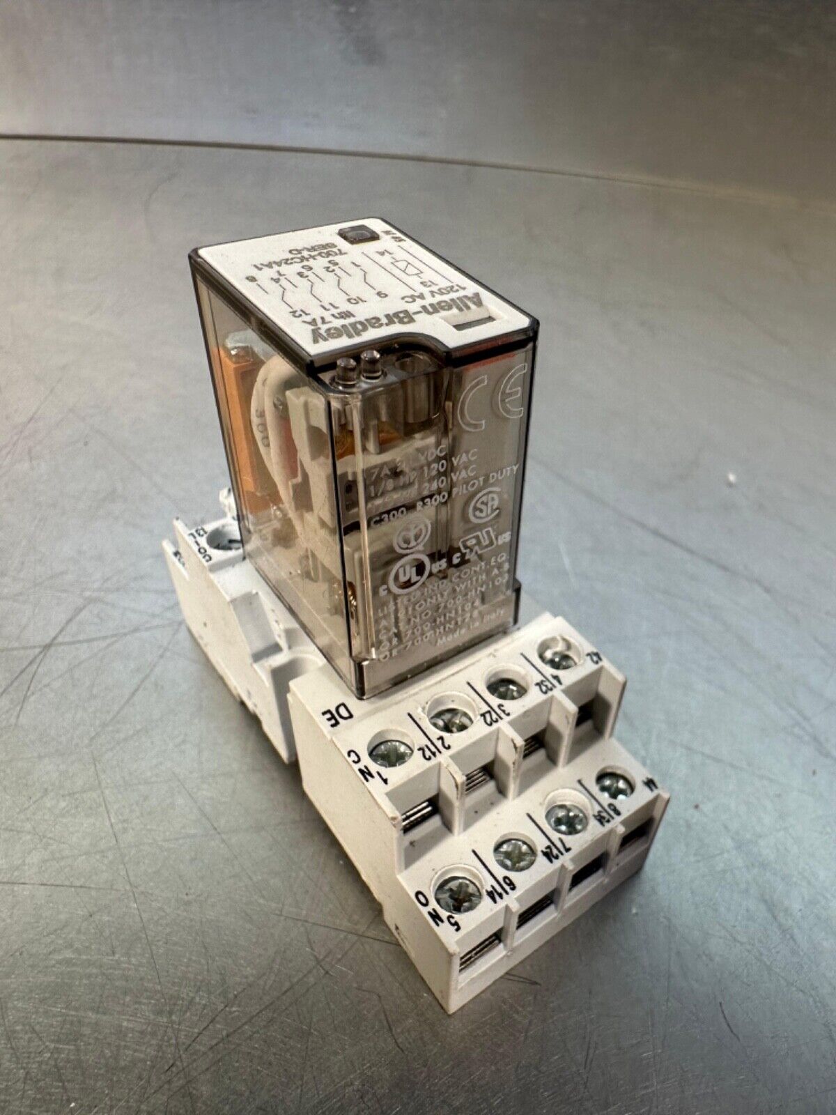 Allen Bradley 700-HC24A1 Relay w/ 700-HN103 Base (4D-24)