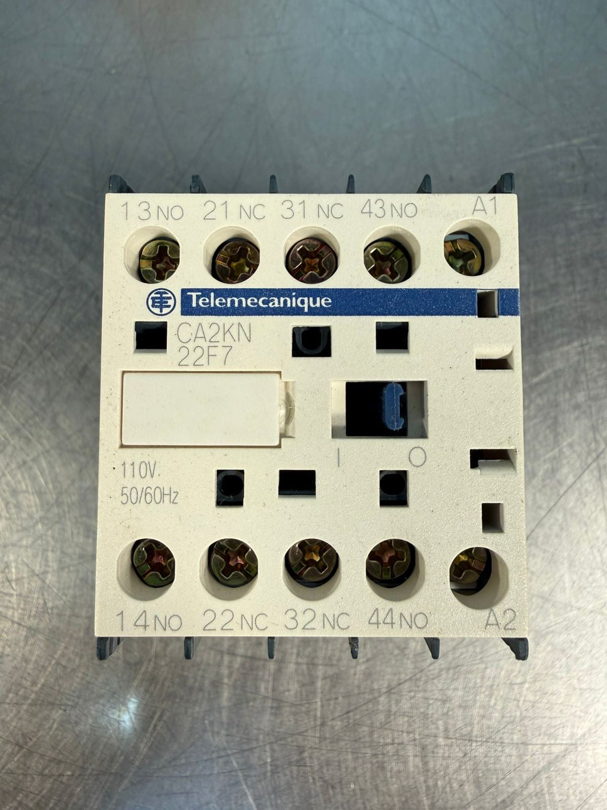 Telemecanique  CA2KN22F7 Control Relay 110 V 50/60 Hz (9.3.1)