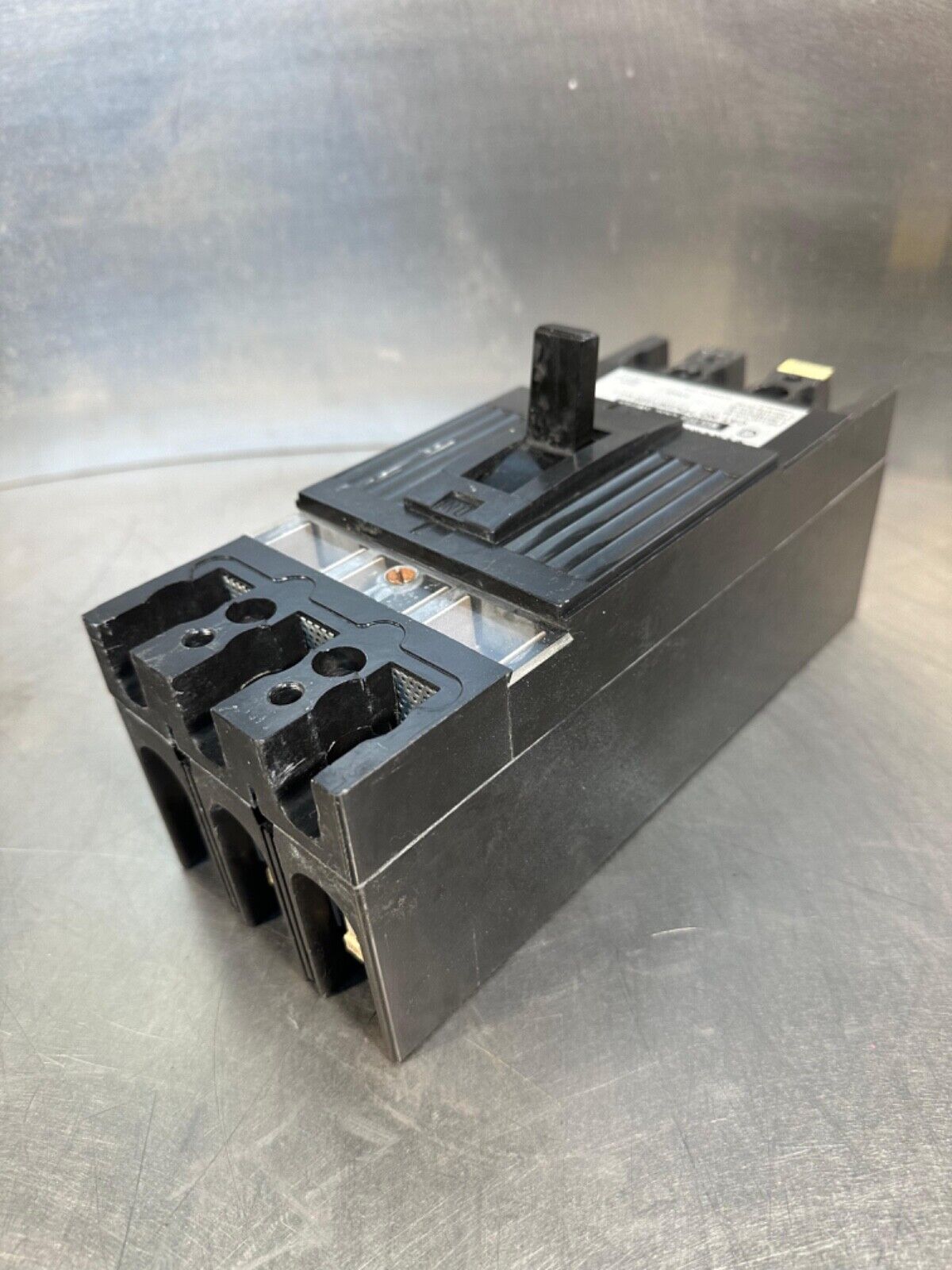 GE General Eletric TFK236Y225 3 Pole 225 Amp 600V (4A-28)