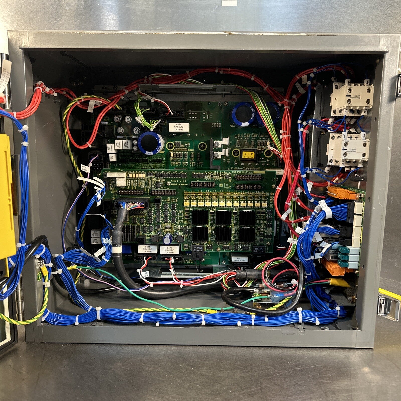 R-30ia Controller A05B-2551-B160 (Fanuc 200ic Industrial Robot)      (BIN-1.6.5)