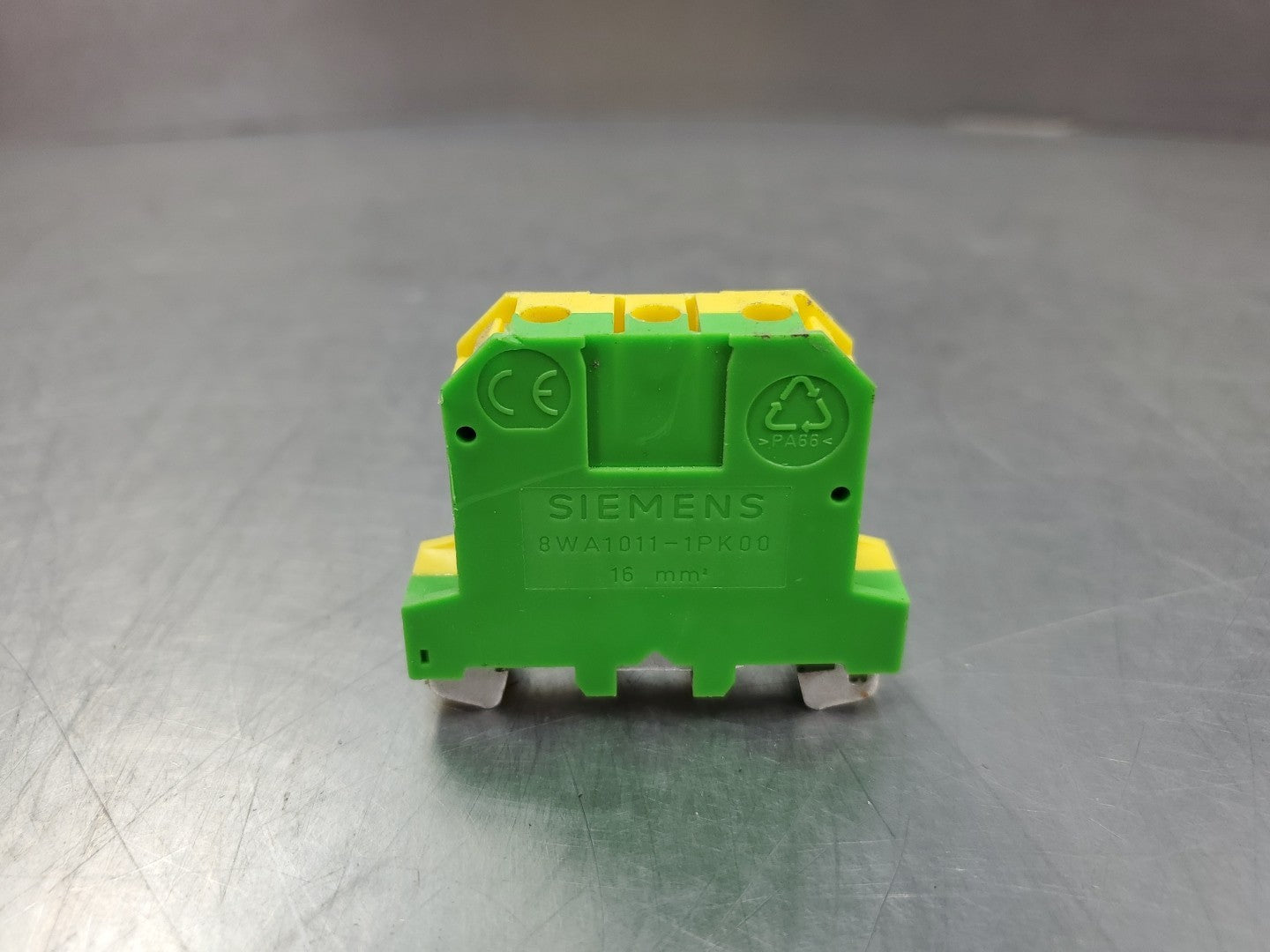 thumbnail image 2 of Siemens 8WA1011-1SF12 Industrial Control Component – New 2 of 4