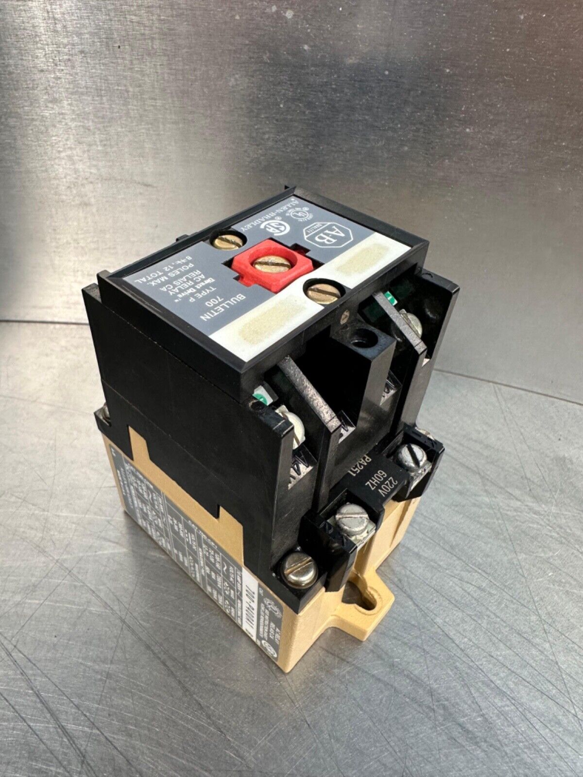 Allen Bradley 700-P400A1 SER. B 120V 60A  (4B-28)