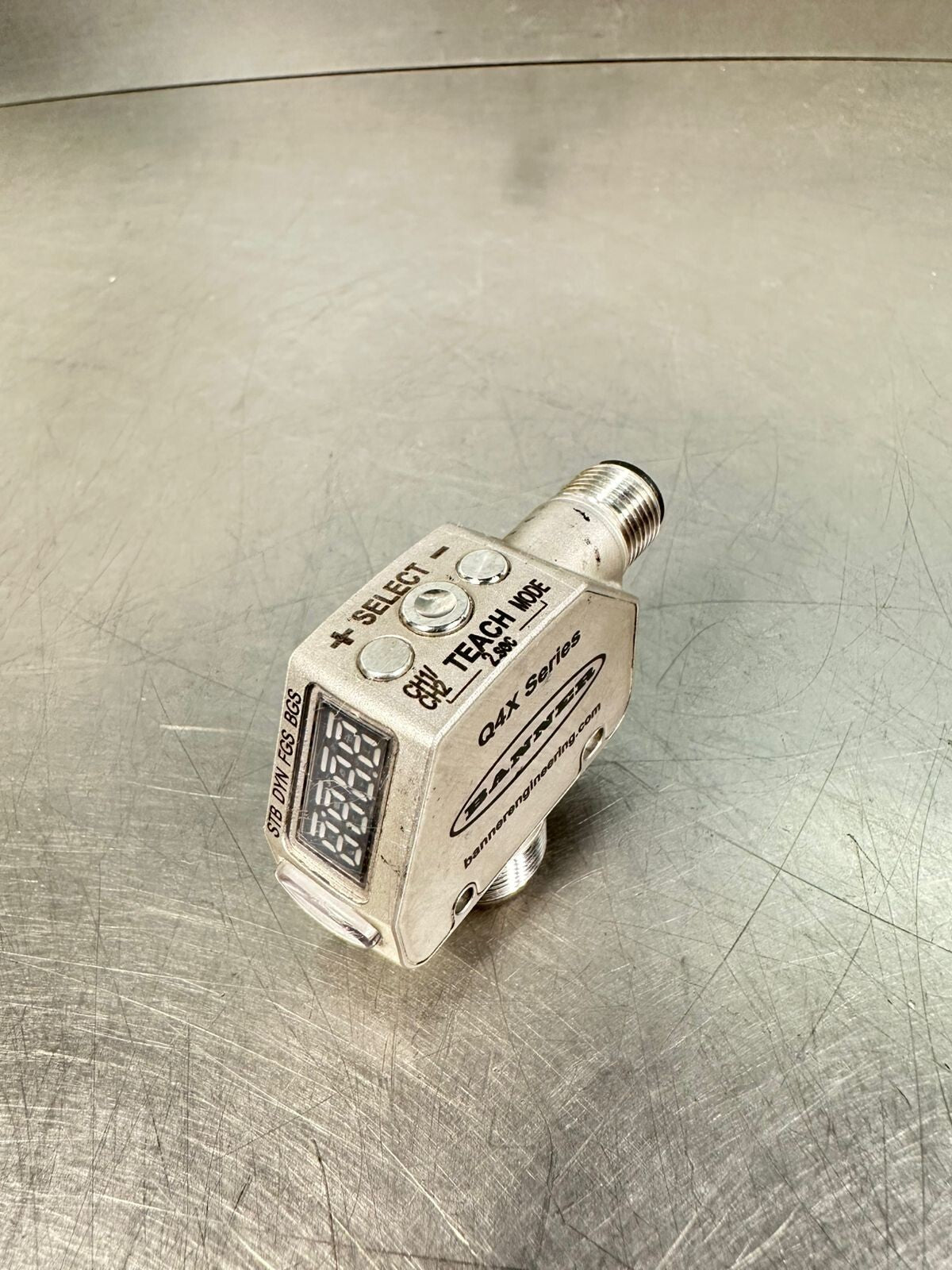 Banner Q4XTKLAF600-Q8 Photoelectric Sensor 10-30Vdc      (5.3.3)