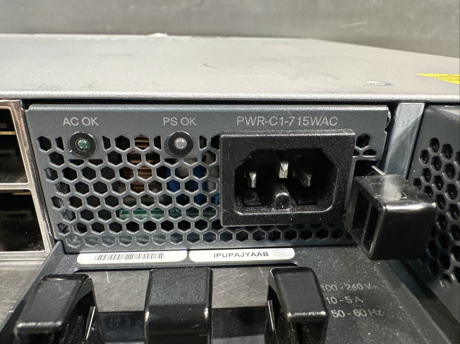 Cisco Catalyst WS-C3850-48P-S Switch 48 Port Gigabit PoE+715W Sing PW (5.2.1)