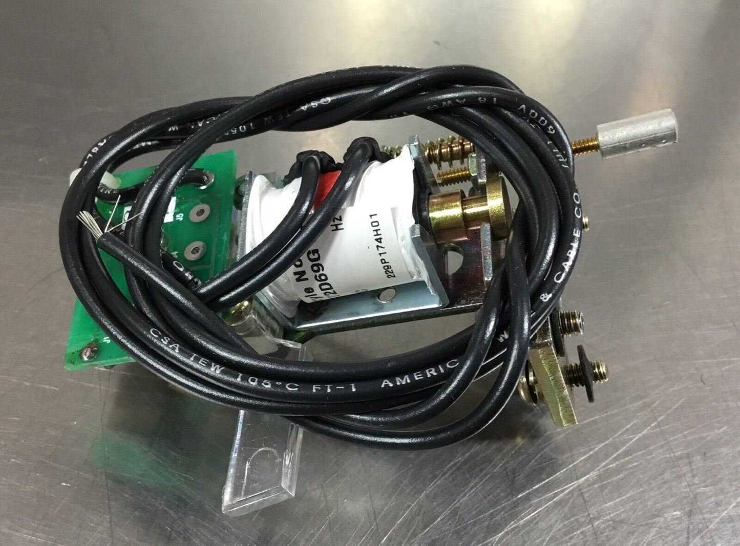 Cutler-Hammer  5672D69G17  MA UVR  24VDC  Hand Reset        4C-28