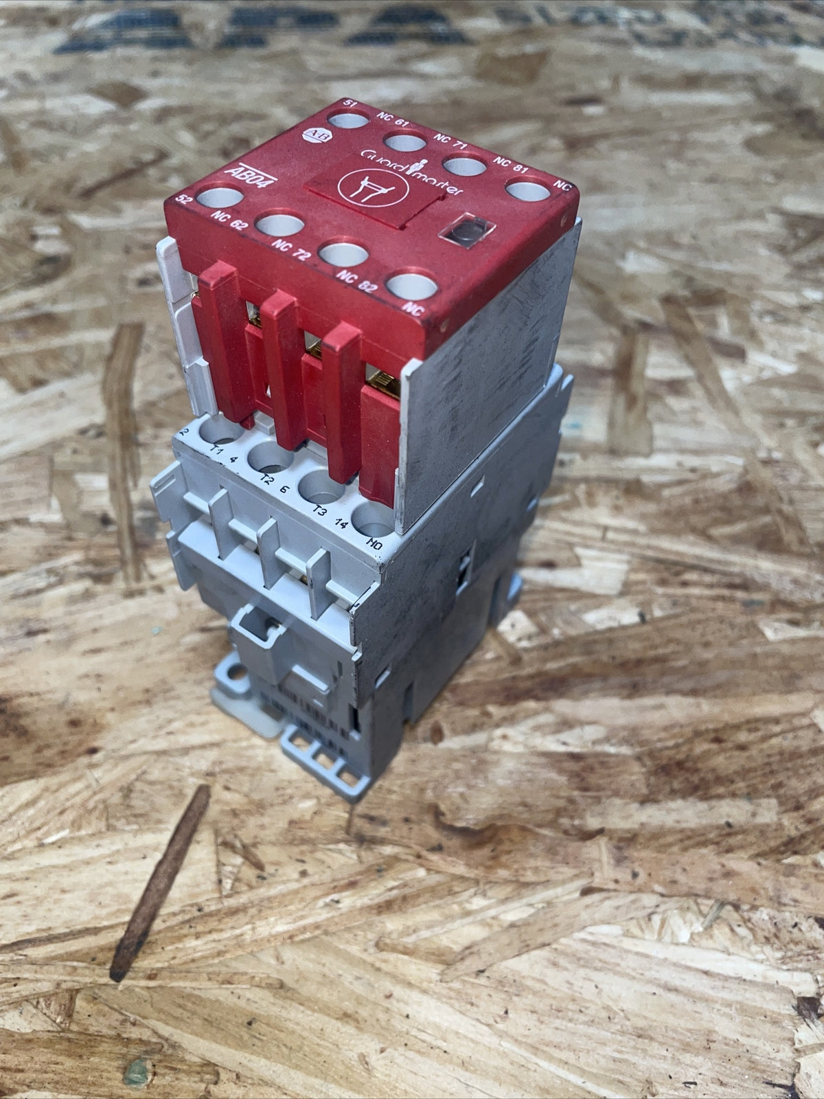 Allen-Bradley 100-C09E*10 Coil Control Relay Assembly Contactor Series A 690 V