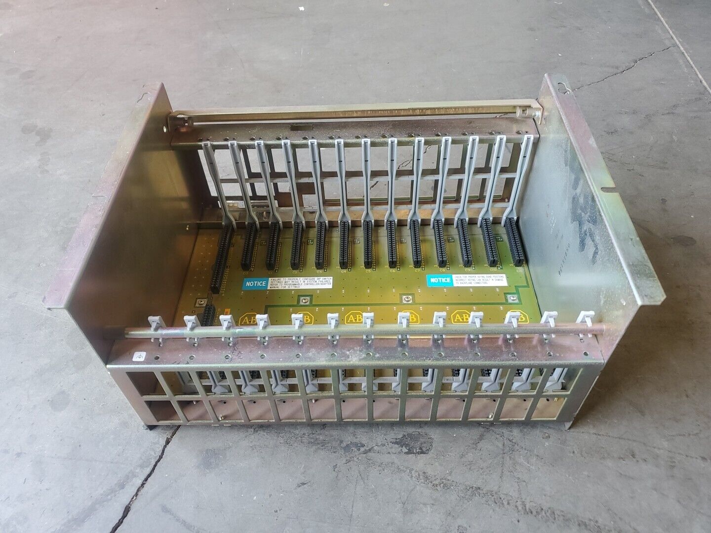 ALLEN-BRADLEY 1771-A3B Ser B 12-SLOT I/O CHASSIS.                          3A-36