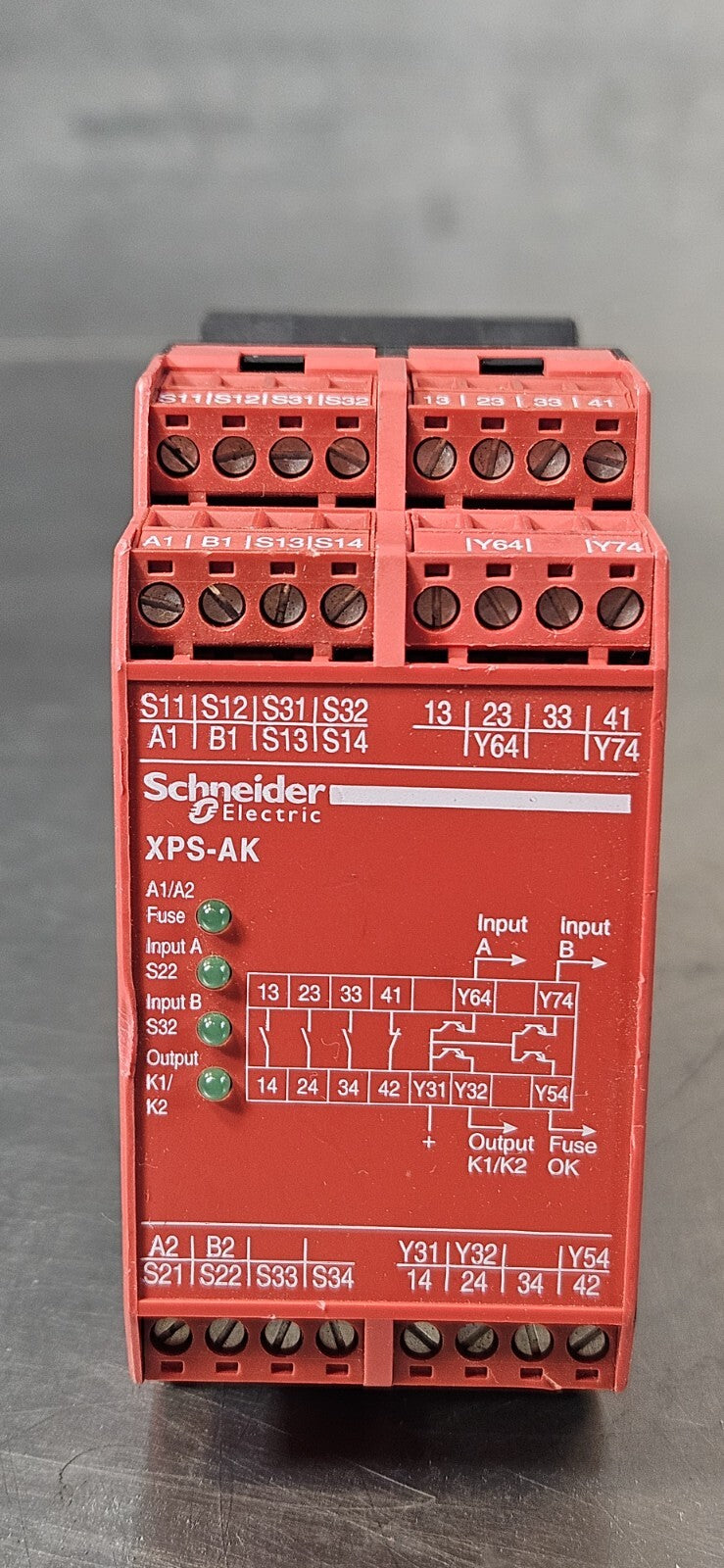 Schneider Electric XPS-AK Safety Relay XPSAK311144P                    (BIN542)