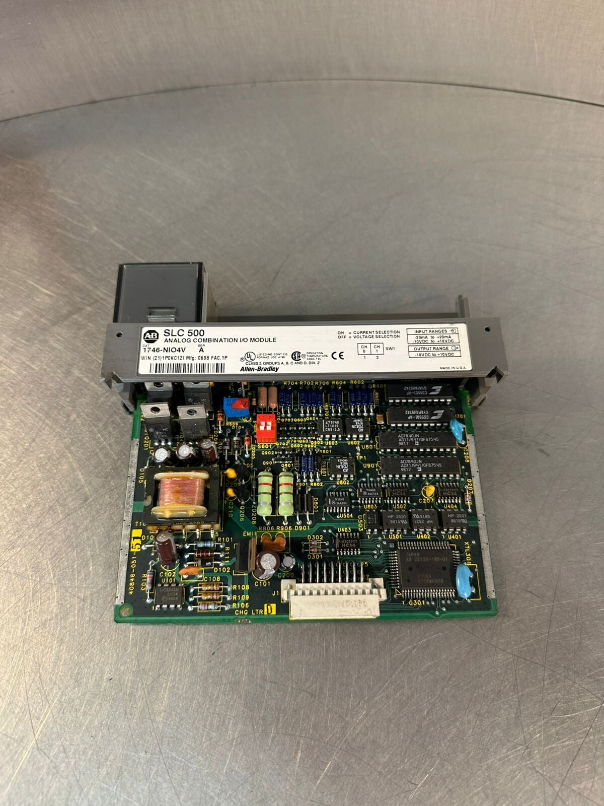Allen-Bradley 1746-NIO4V /A Analog Combination Module  (4.4.4)