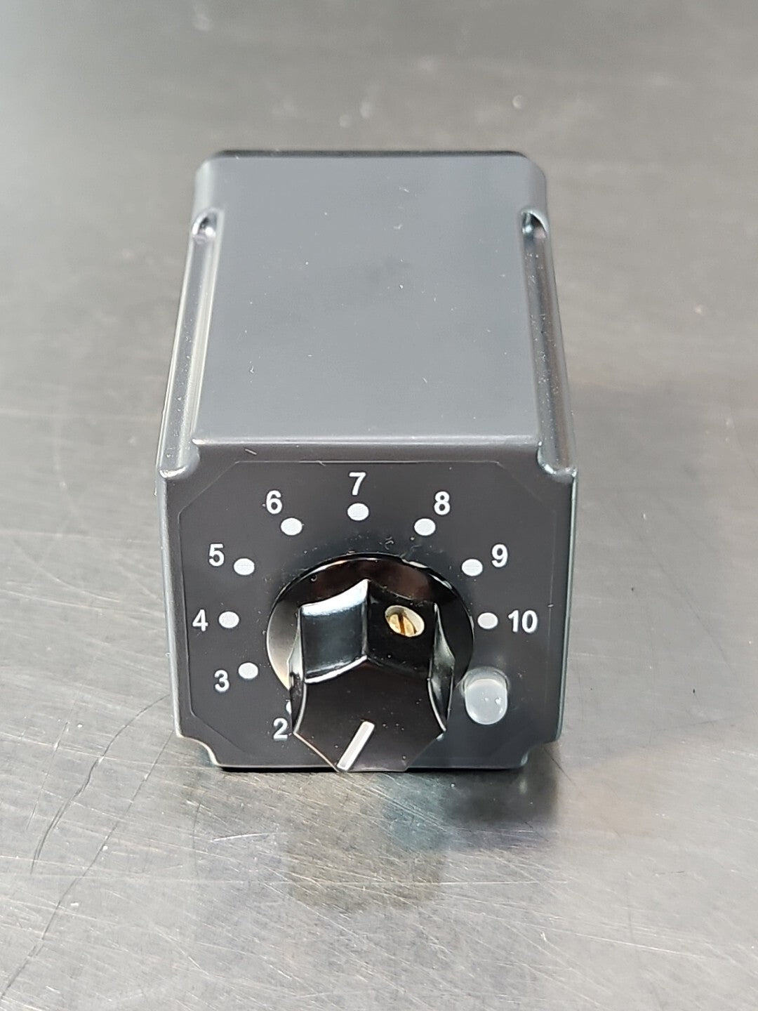 Signaline 330-H-60SEC Operate Delay Timer 10A 40-260V ac/dc             (BIN411)