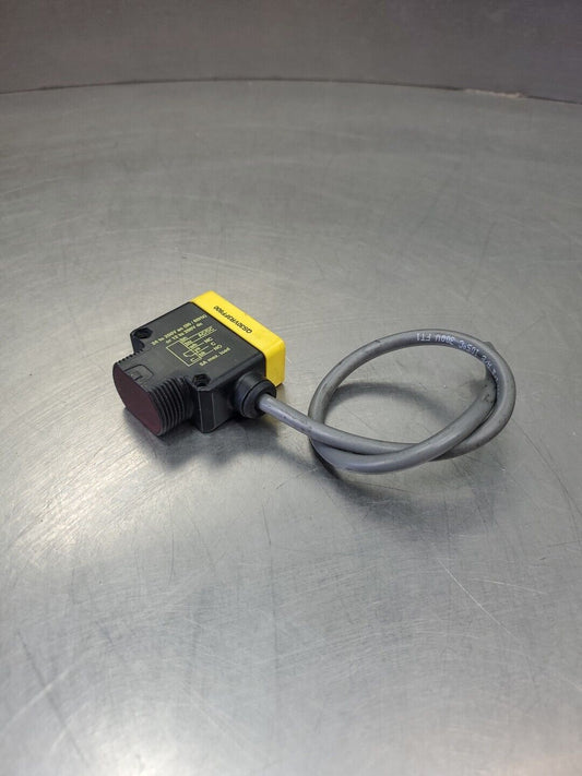 Banner QS30VR3FF600 24 to 250VAC Sensor.                                   5D-17
