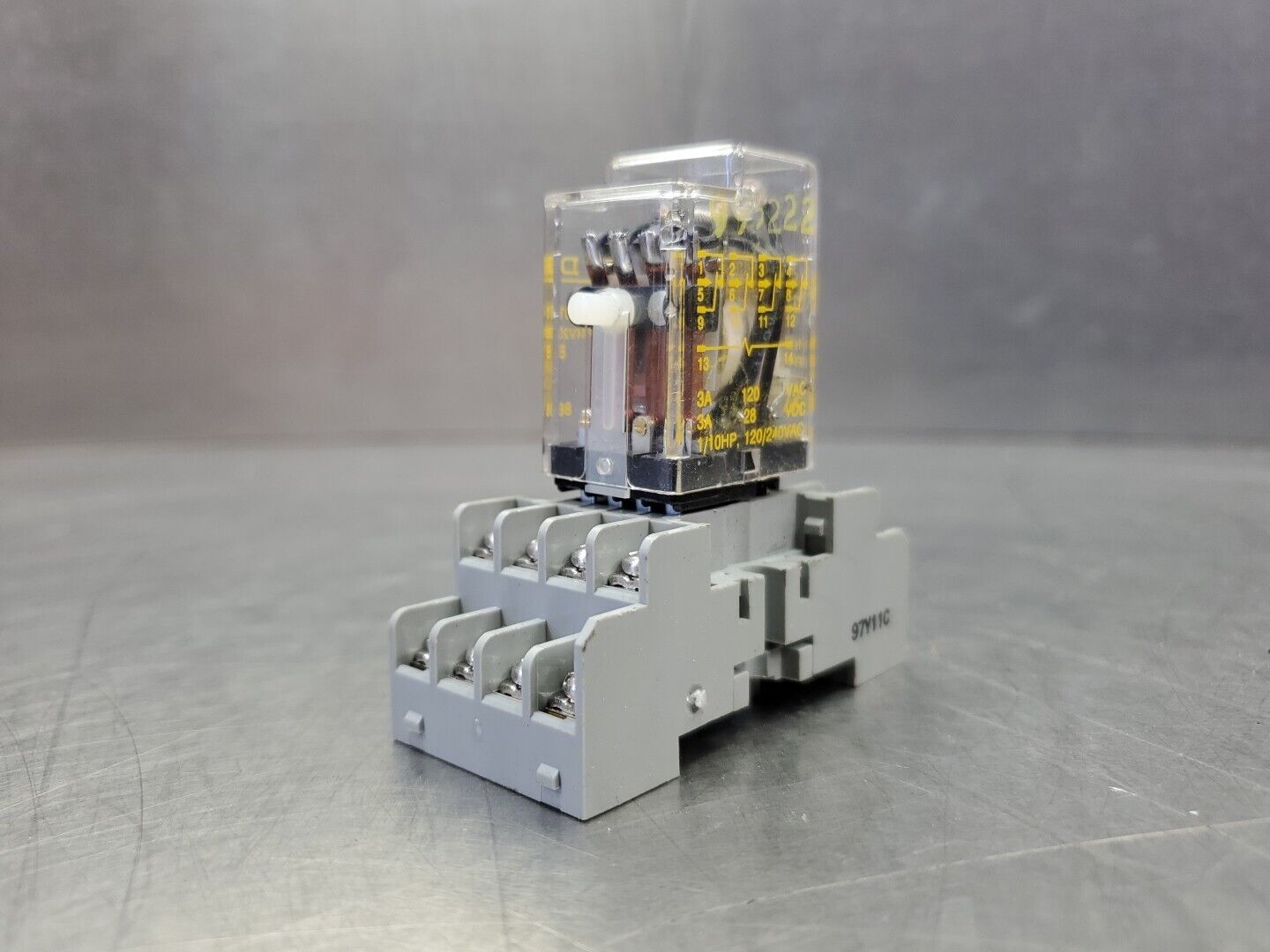 SQUARE D RS4M1P14V20 SER. B 120V RELAY w/8501 NR45 Base.                   4D-35