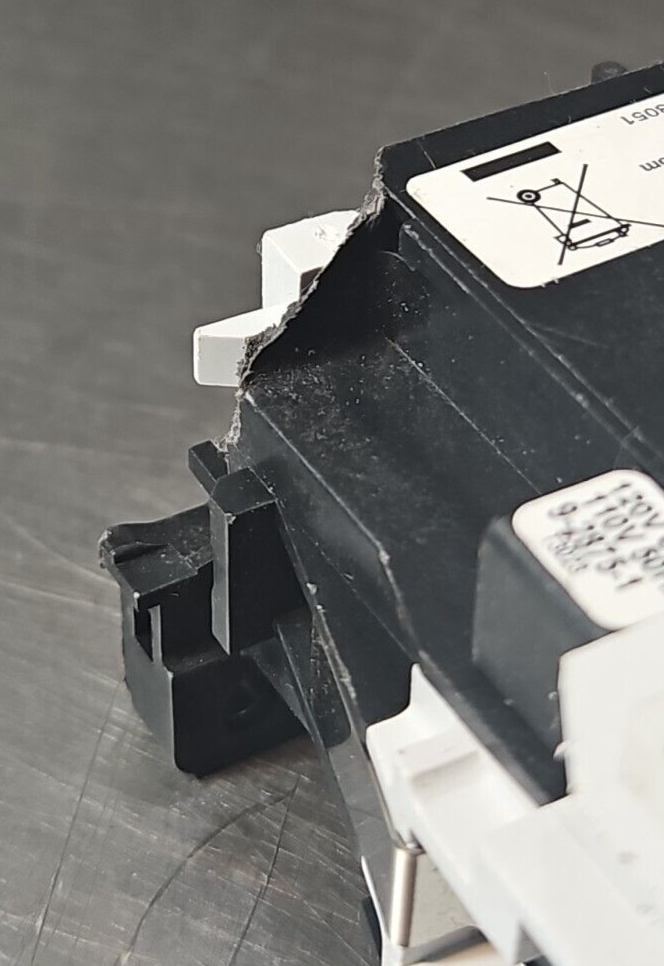 Eaton Cutler Hammer C320KGT17 Auxiliary Contact Block Series A2         (BIN412)