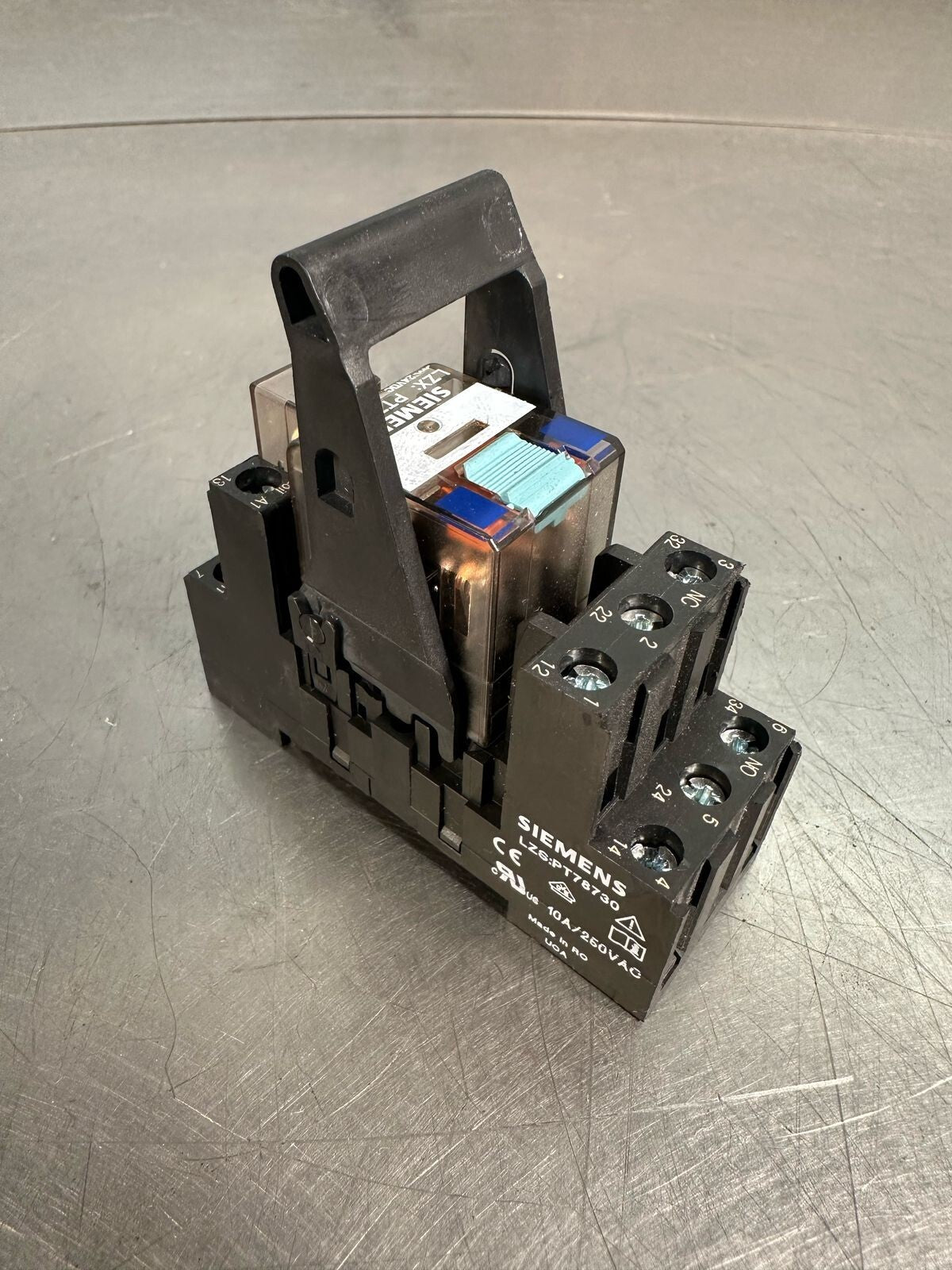 Siemens PT370024 24VDC 10 Amp 250VAC Plug-In Relay with PT78730     (7.4.3)