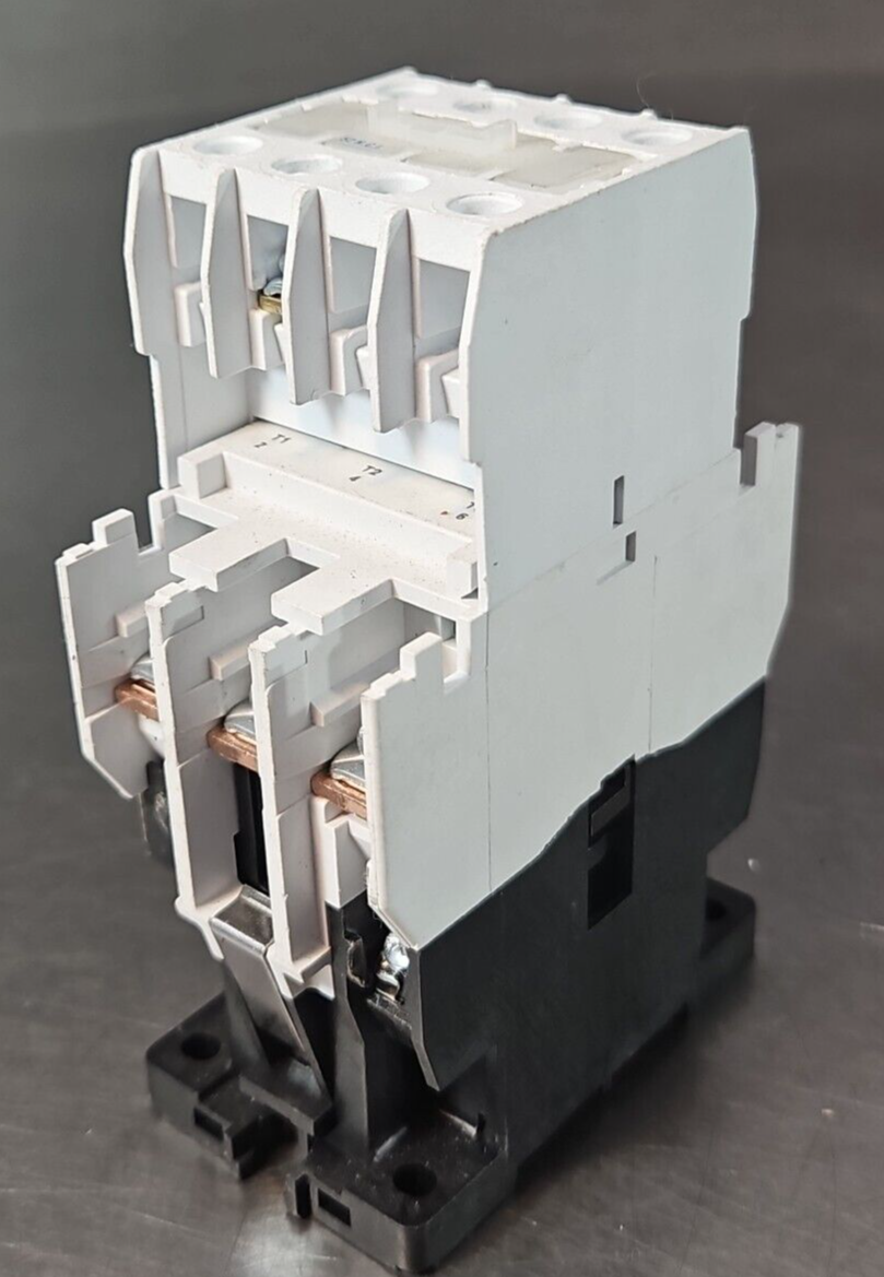 Eaton/Cutler-Hammer C320KGT8 Contactor Relay Series A2                  (BIN413)