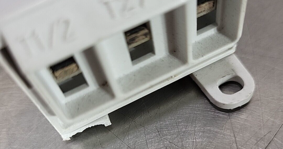 Eaton E05NBXRJ3A Fuse HolderB32X3N (BIN354)