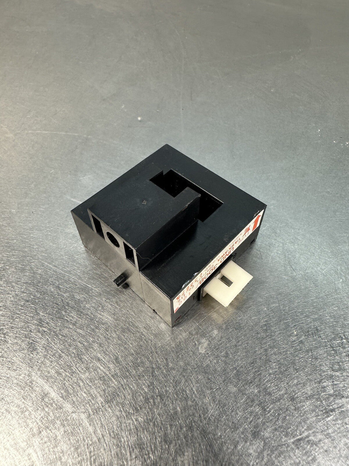 YASKAWA CURRENT TRANSFORMER MODULE UND-300B/100 (BIN-1.5.1)
