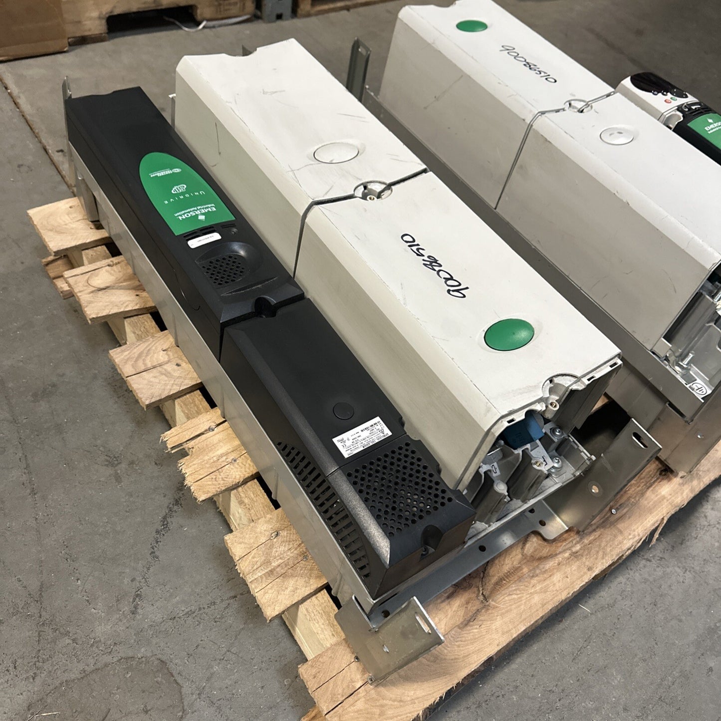 SPMD1404 Emerson Control Techniques VFD, 160/200kW, O/P 0-480V, 290/350A (7.6.2)