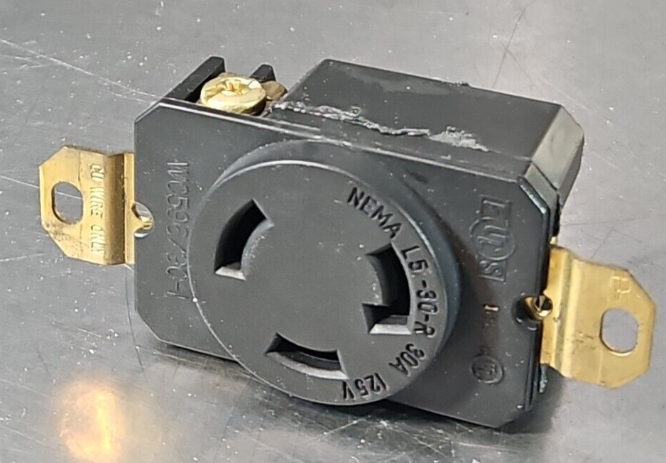 Pass & Seymour L530-R Turnlok Receptacle 30 Amp 125V 2P 3W               loc4C17